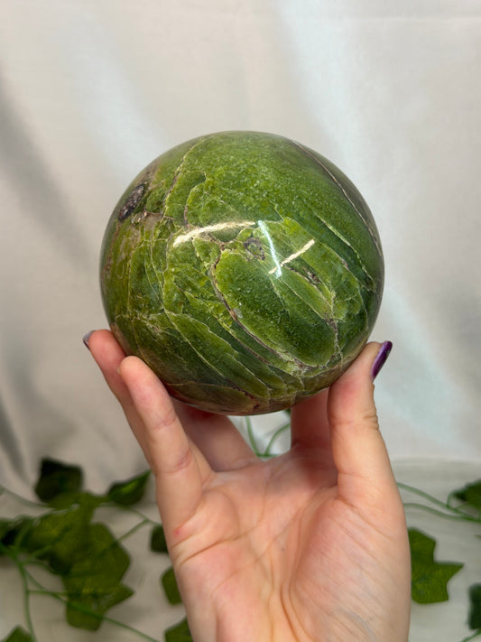 9.2cm Tremolite Sphere