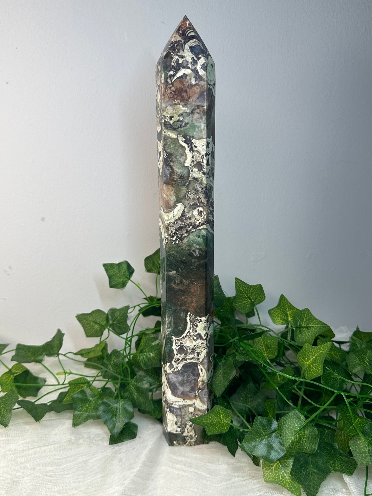 38cm Green Money Agate Tower