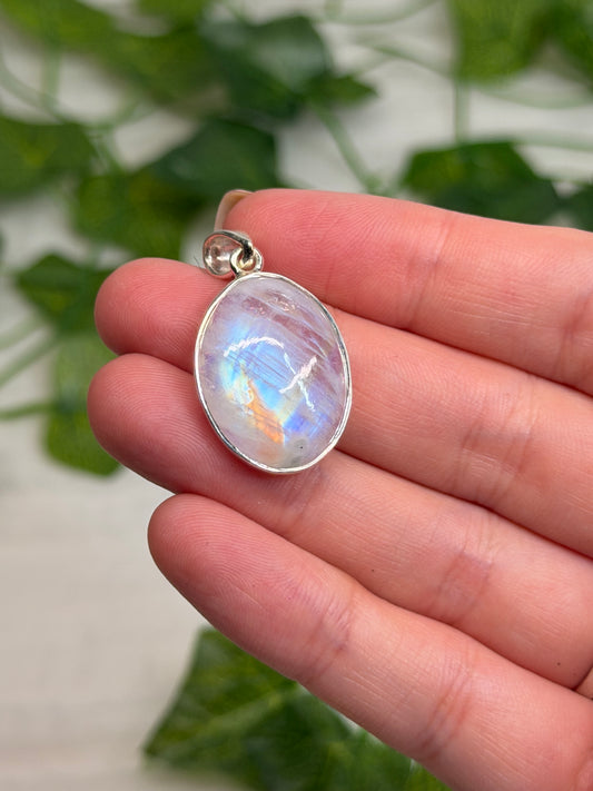 Oval Moonstone Pendant (925 Sterling Silver)