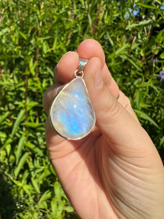 Moonstone Pendant (924 Sterling Silver)