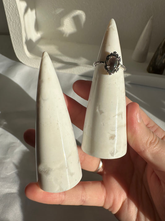 White Plume Agate Ring Stand