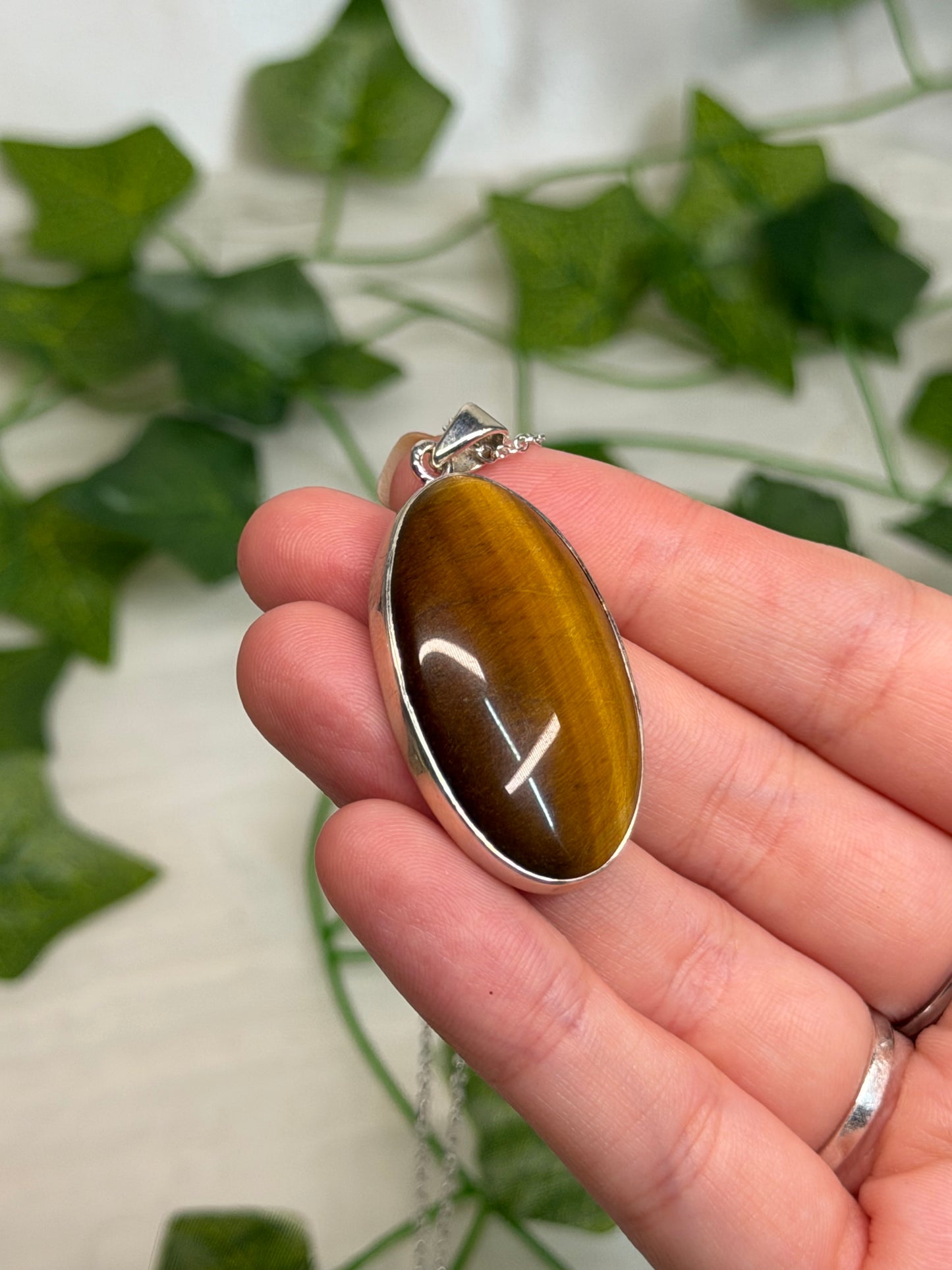 Oval Tiger Eye Pendant (925 Sterling Silver)