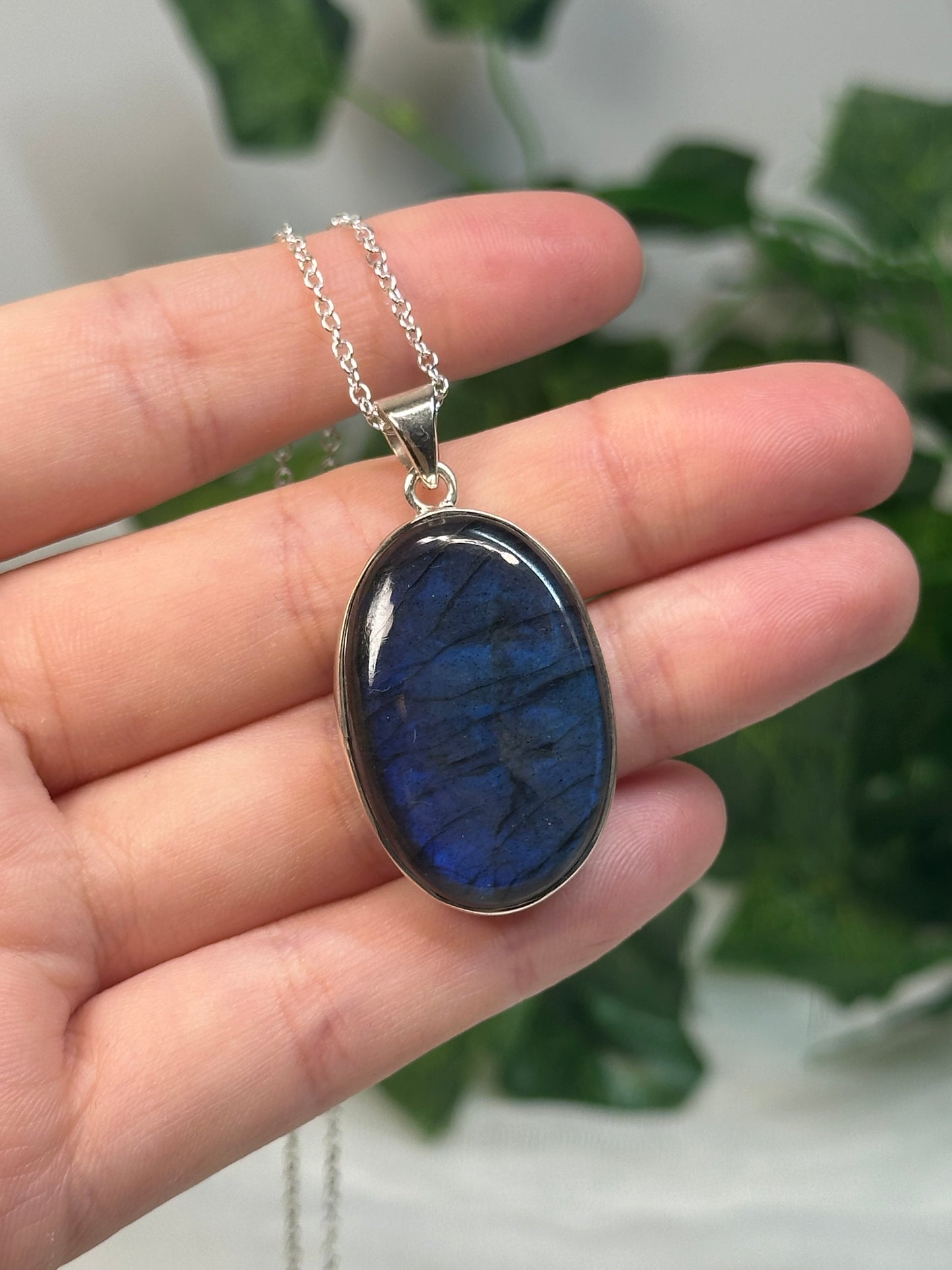 Labradorite Oval Pendant (925 Sterling Silver)