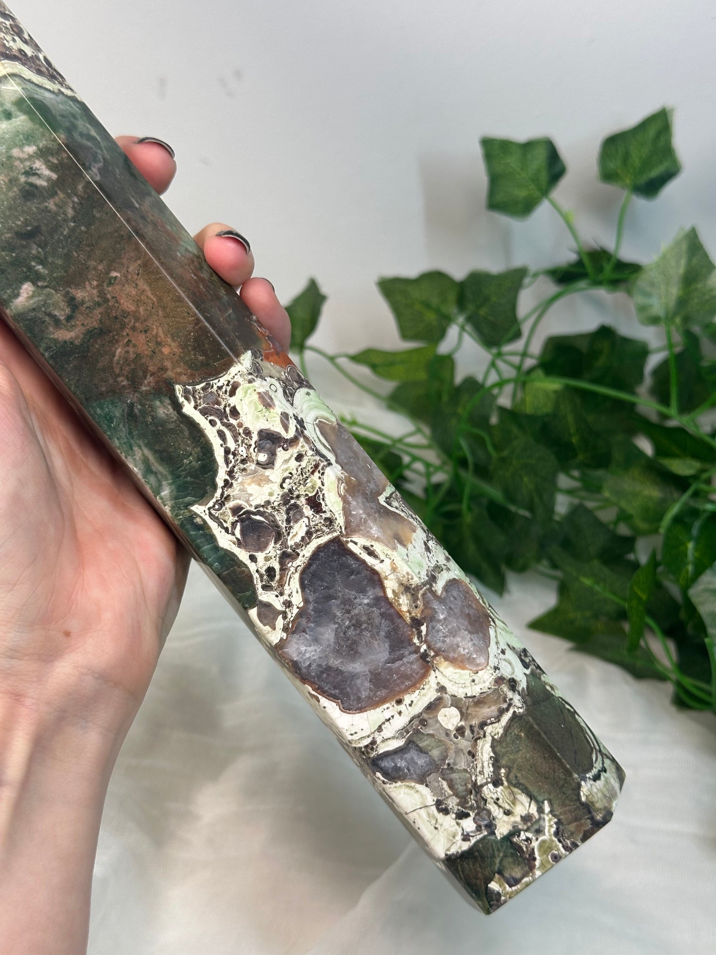 38cm Green Money Agate Tower