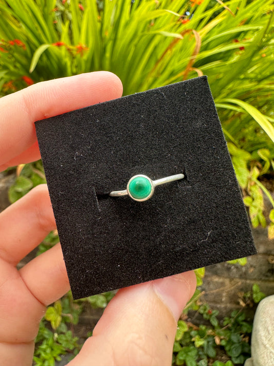 Size O1/2 Dainty Malachite Ring