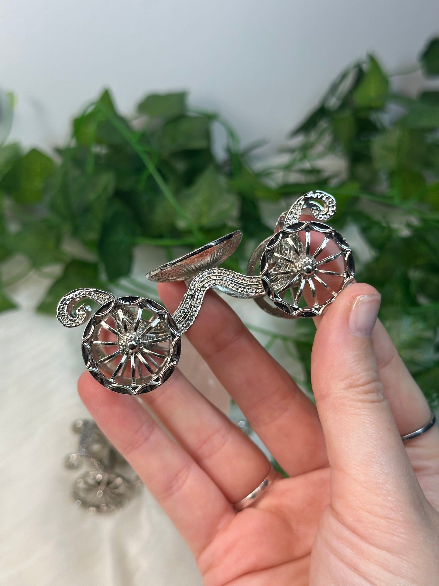 Silver Carriage Sphere Stand