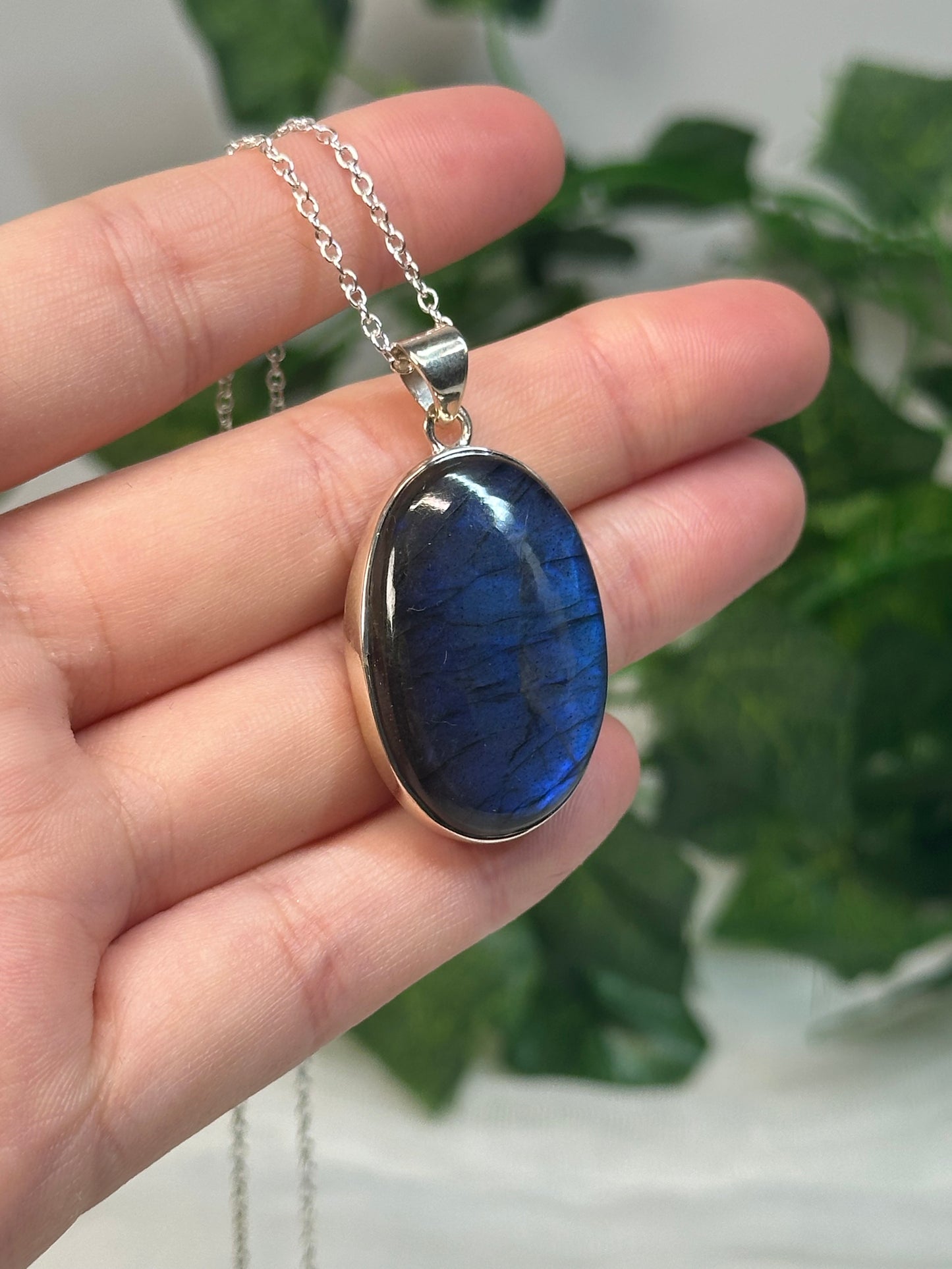 Labradorite Oval Pendant (925 Sterling Silver)