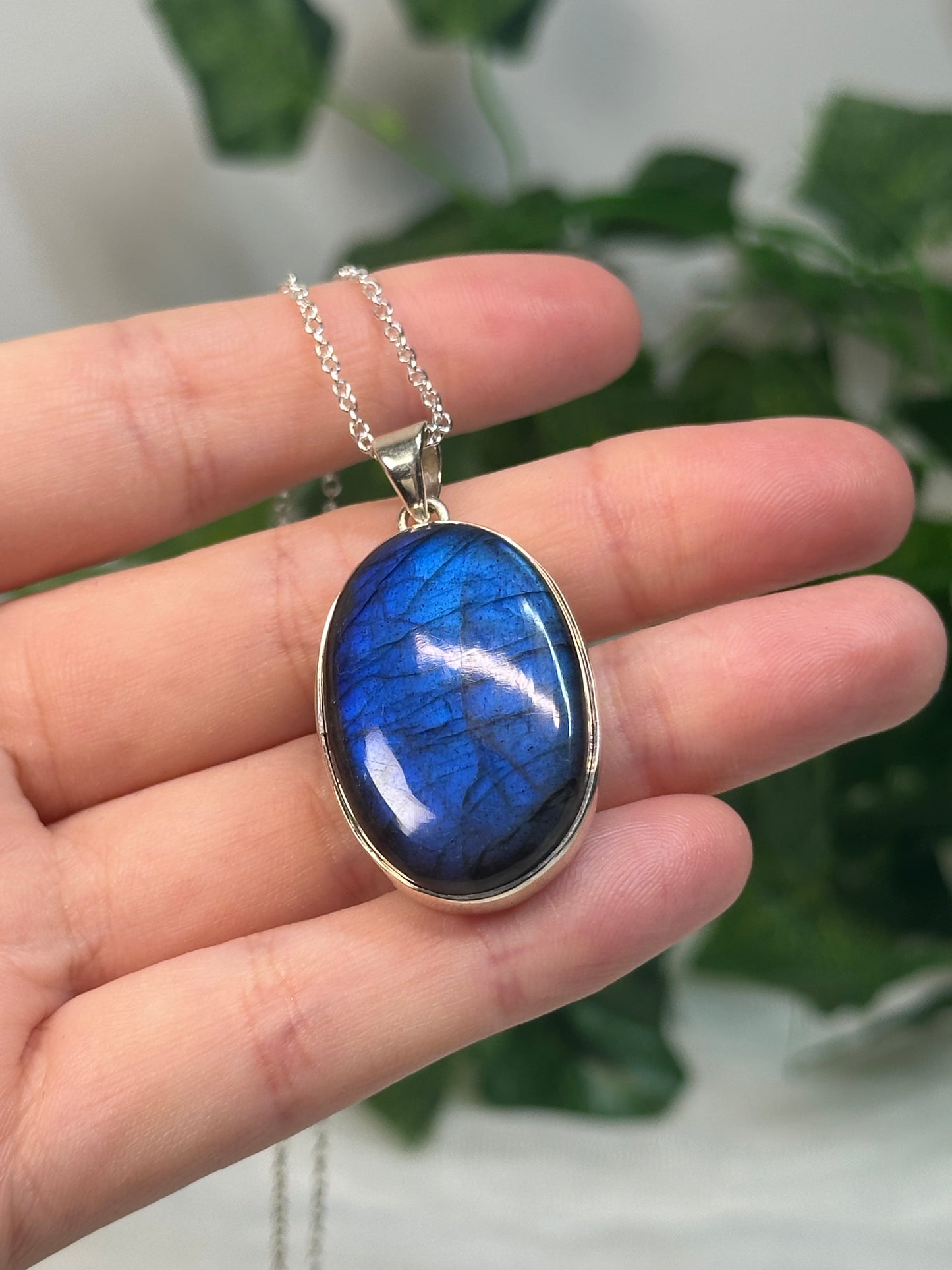 Labradorite Oval Pendant (925 Sterling Silver)