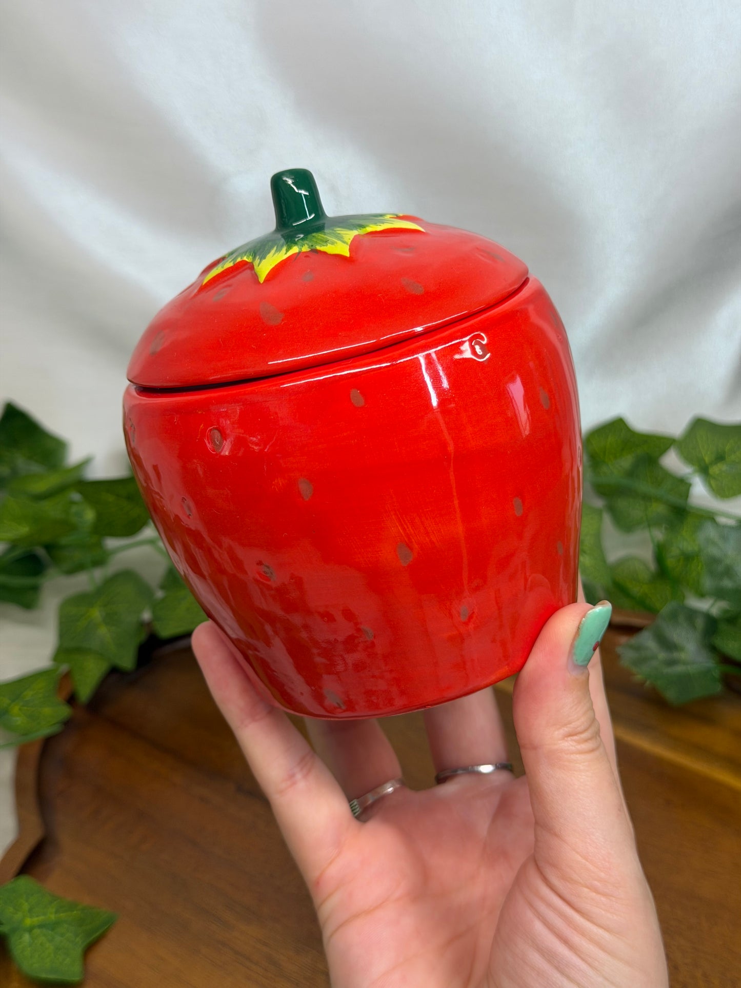 Strawberry Scented Ceramic Candle